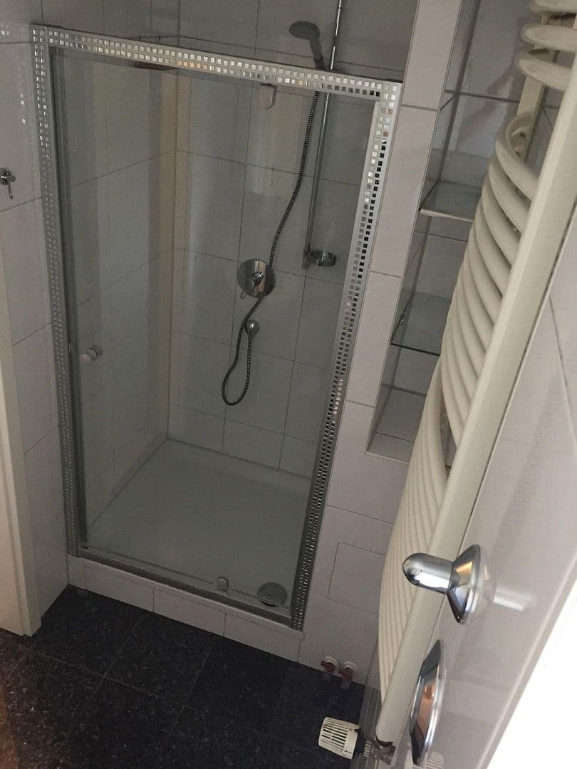 Prenájom bytu 4-izbový 101 m², Stuttgart, Bádensko-Wurttembersko Prenájom bytu 4-izbový 101 m², Stuttgart, Bádensko-Wurttembersko