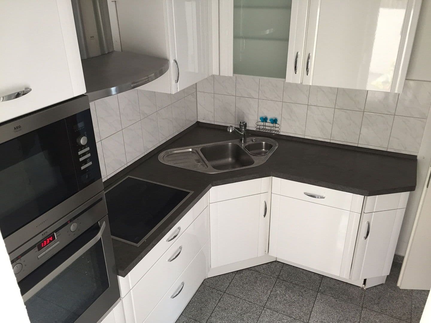 Prenájom bytu 4-izbový 101 m², Stuttgart, Bádensko-Wurttembersko Prenájom bytu 4-izbový 101 m², Stuttgart, Bádensko-Wurttembersko