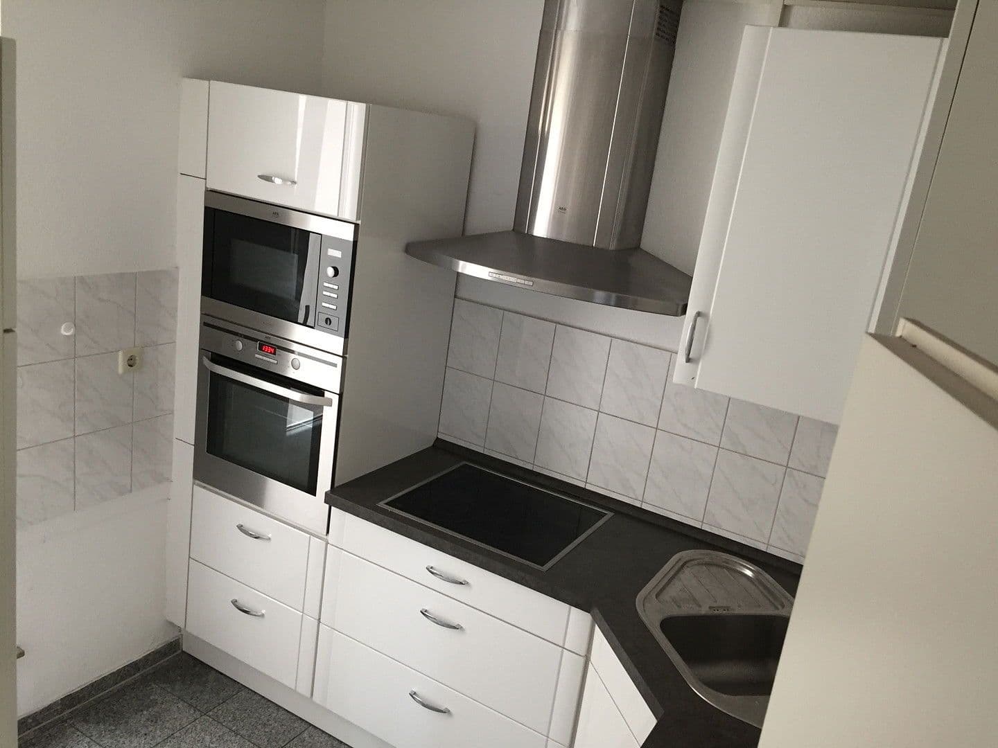 Prenájom bytu 4-izbový 101 m², Stuttgart, Bádensko-Wurttembersko Prenájom bytu 4-izbový 101 m², Stuttgart, Bádensko-Wurttembersko