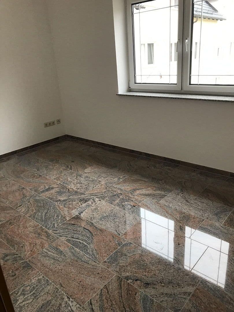 Prenájom bytu 3-izbový 82 m², Panitzer Hauptstr. 62, Stauchitz, Sasko Prenájom bytu 3-izbový 82 m², Panitzer Hauptstr. 62, Stauchitz, Sasko