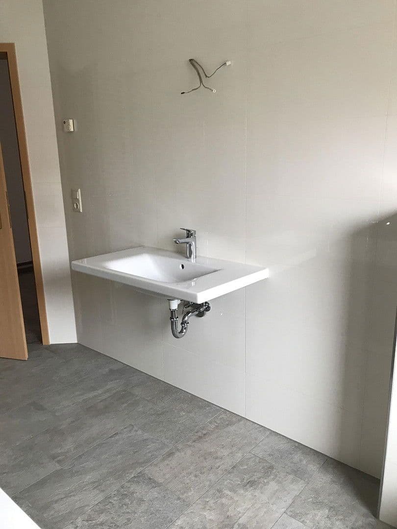 Prenájom bytu 3-izbový 82 m², Panitzer Hauptstr. 62, Stauchitz, Sasko Prenájom bytu 3-izbový 82 m², Panitzer Hauptstr. 62, Stauchitz, Sasko