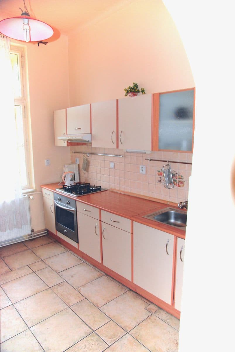 Prenájom bytu 42 m², Orebitská, Praha, Praha Prenájom bytu 42 m², Orebitská, Praha, Praha