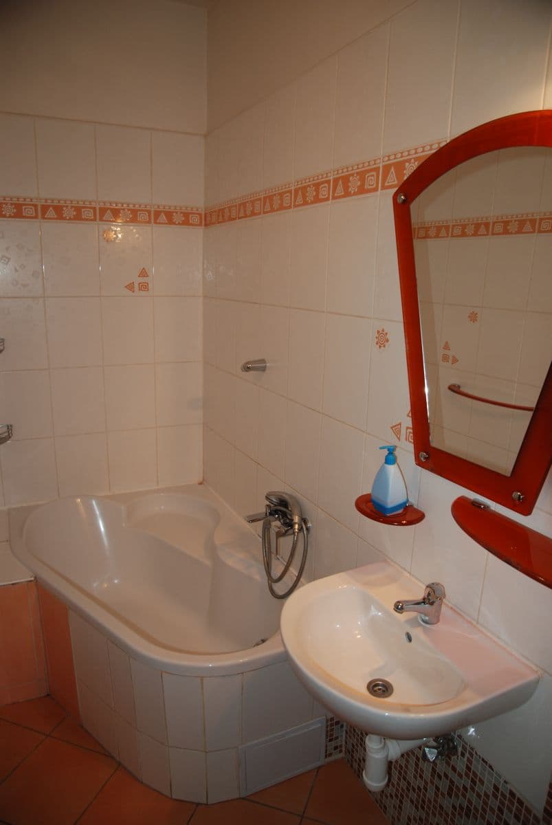 Prenájom bytu 42 m², Orebitská, Praha, Praha Prenájom bytu 42 m², Orebitská, Praha, Praha