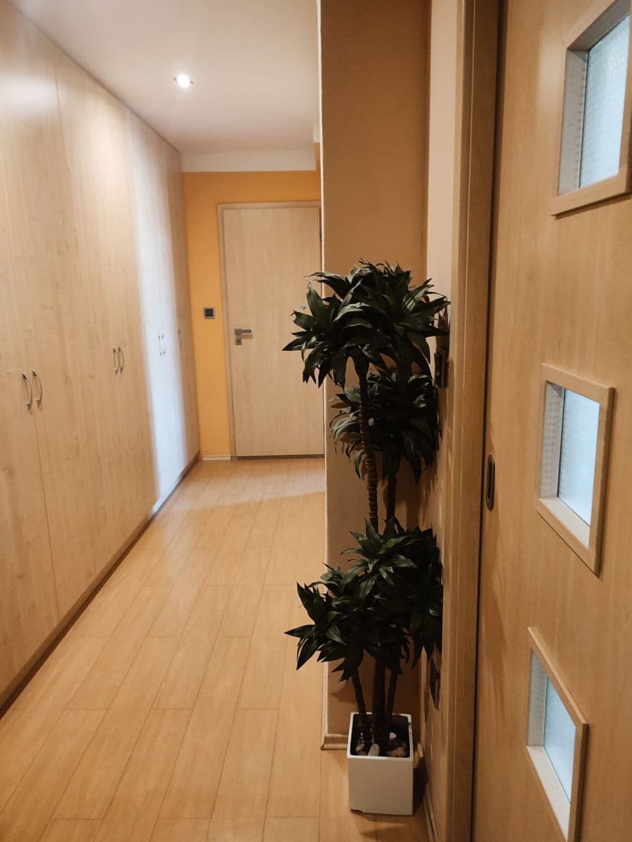 Prenájom bytu 2-izbový 56 m², Tyršovo náměstí, Chrudim, Pardubický kraj Prenájom bytu 2-izbový 56 m², Tyršovo náměstí, Chrudim, Pardubický kraj