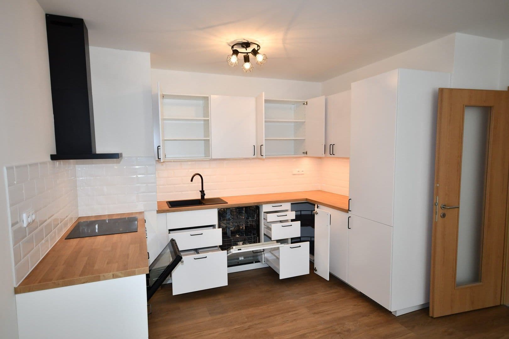 Prenájom bytu 2-izbový 95 m², Stočesova, Praha, Praha Prenájom bytu 2-izbový 95 m², Stočesova, Praha, Praha