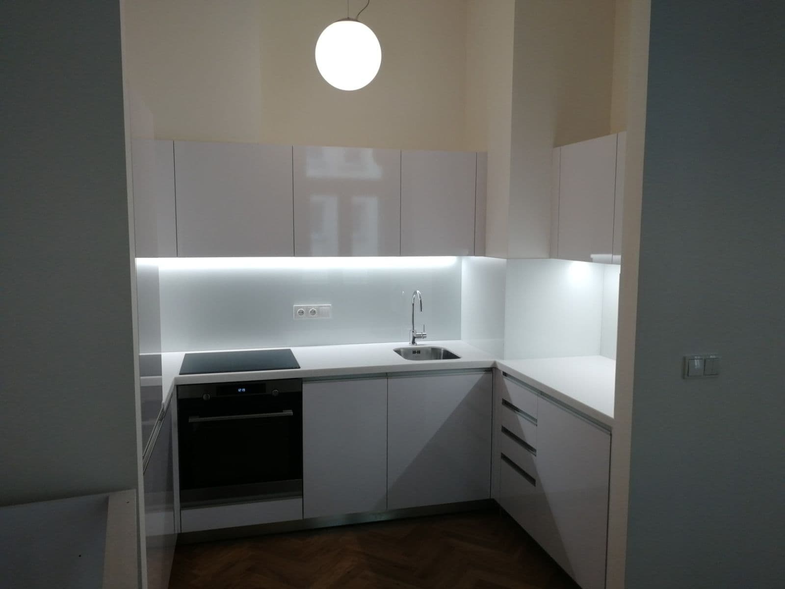 Prenájom bytu 1-izbový 45 m², Košická, Praha, Praha Prenájom bytu 1-izbový 45 m², Košická, Praha, Praha