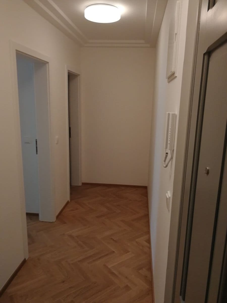 Prenájom bytu 1-izbový 45 m², Košická, Praha, Praha Prenájom bytu 1-izbový 45 m², Košická, Praha, Praha