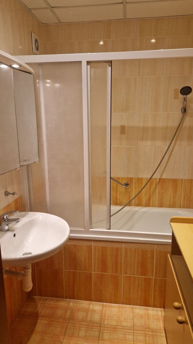 Prenájom bytu 3-izbový 69 m², Tunelářů, Praha, Praha Prenájom bytu 3-izbový 69 m², Tunelářů, Praha, Praha