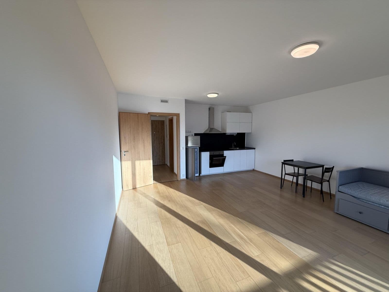 Prenájom bytu 1-izbový 48 m², Vrátnická, Praha, Praha Prenájom bytu 1-izbový 48 m², Vrátnická, Praha, Praha