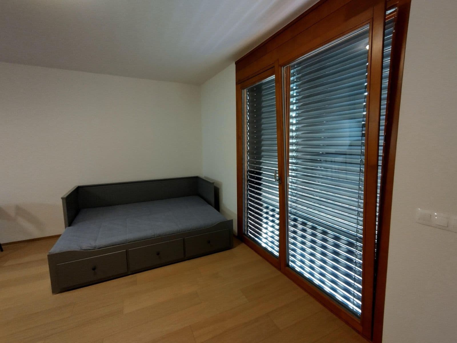 Prenájom bytu 1-izbový 48 m², Vrátnická, Praha, Praha Prenájom bytu 1-izbový 48 m², Vrátnická, Praha, Praha