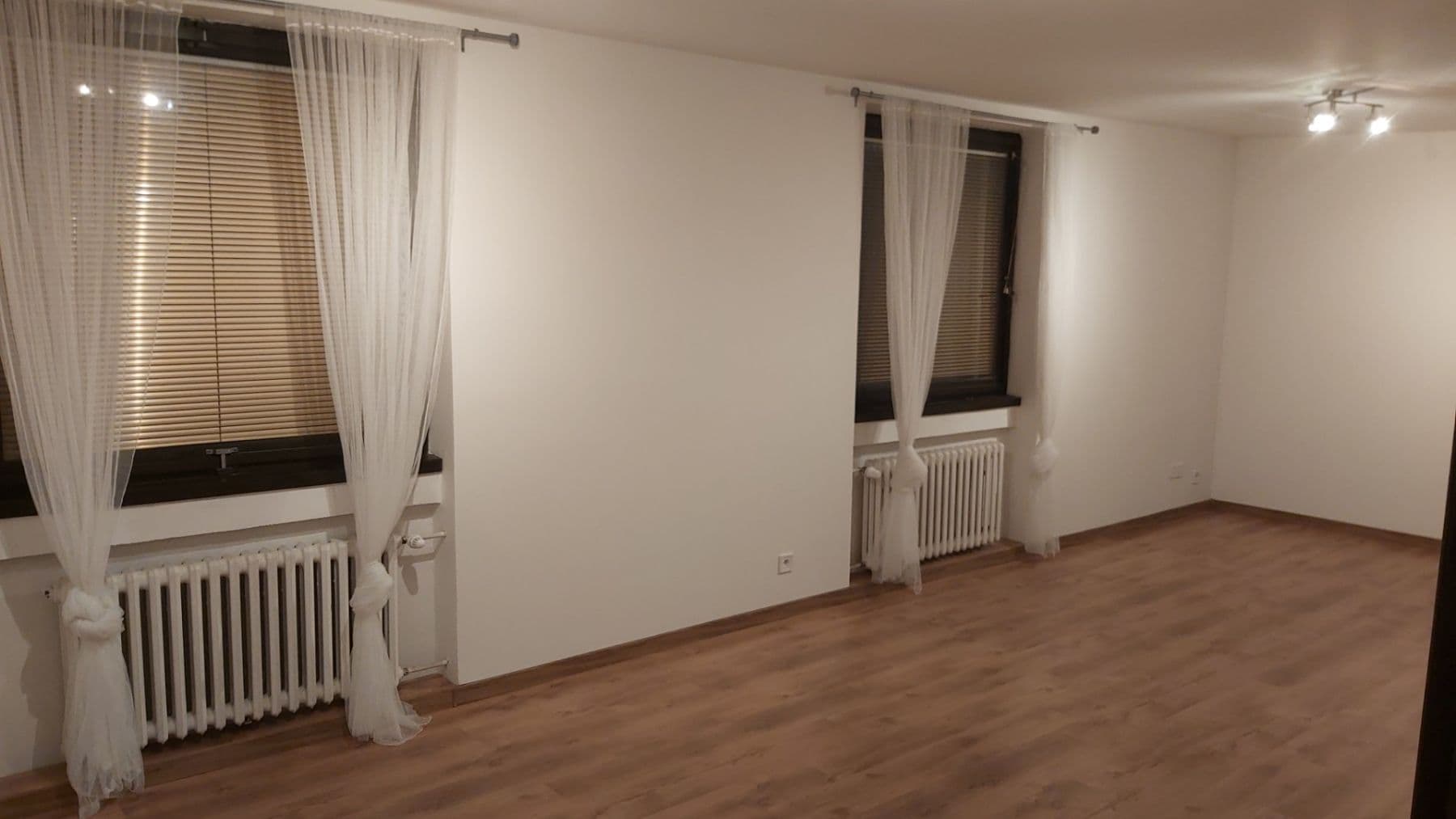 Prenájom domu 300 m², pozemek 476 m², Edisonova, Praha, Praha Prenájom domu 300 m², pozemek 476 m², Edisonova, Praha, Praha