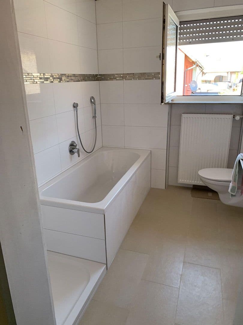 Prenájom bytu 3-izbový 88 m², Grubenweg 2, Zellingen, Bavorsko Prenájom bytu 3-izbový 88 m², Grubenweg 2, Zellingen, Bavorsko