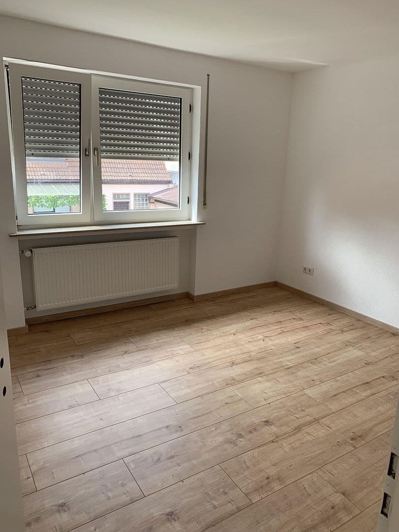 Prenájom bytu 3-izbový 88 m², Grubenweg 2, Zellingen, Bavorsko Prenájom bytu 3-izbový 88 m², Grubenweg 2, Zellingen, Bavorsko