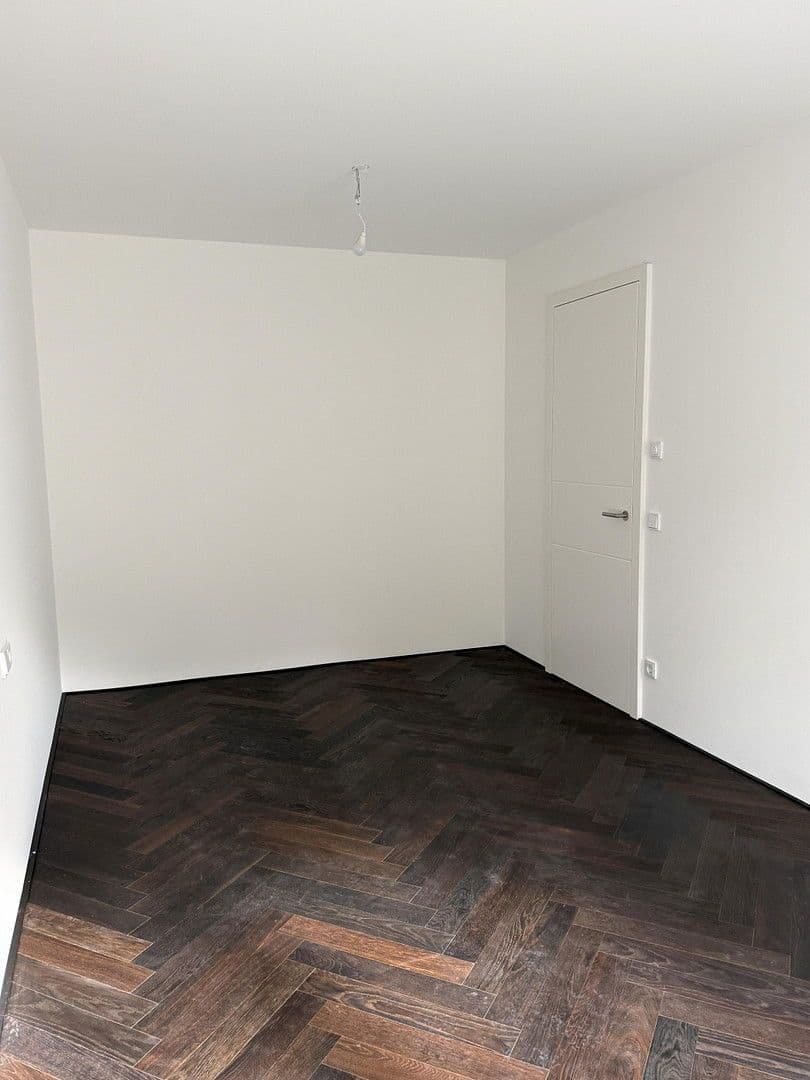 Prenájom bytu 2-izbový 68 m², Fürstenackerstraße 42, München - Solln, Bavorsko Prenájom bytu 2-izbový 68 m², Fürstenackerstraße 42, München - Solln, Bavorsko