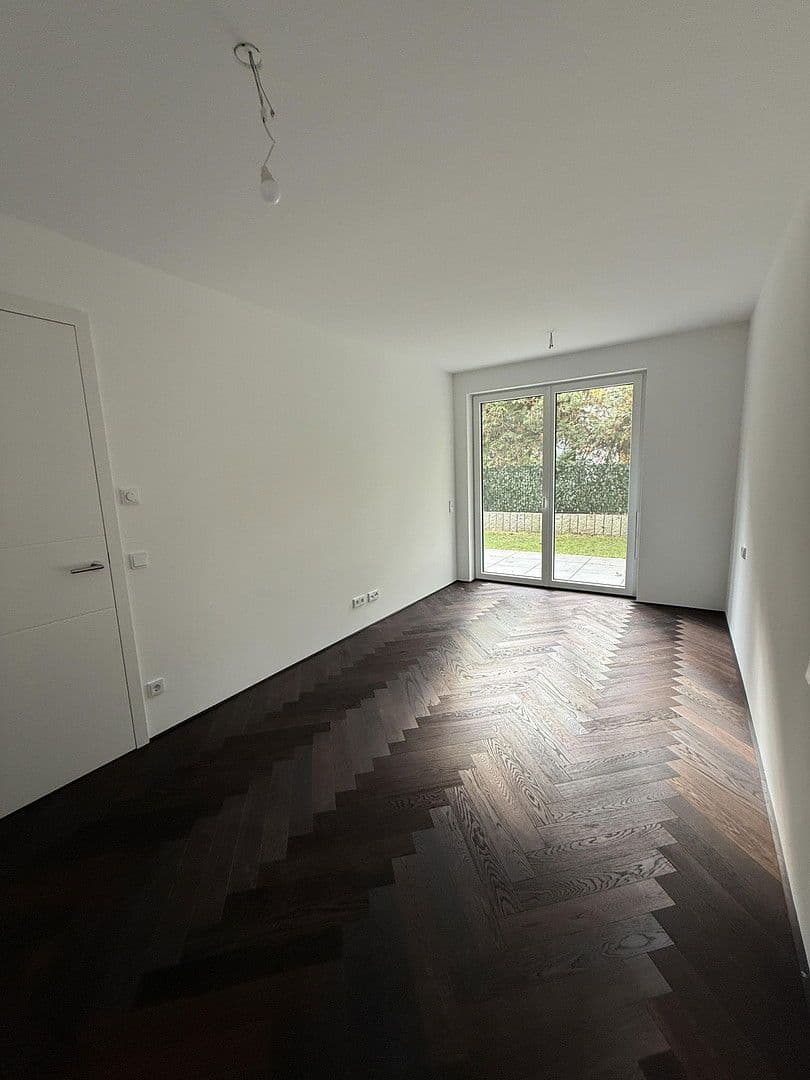 Prenájom bytu 2-izbový 68 m², Fürstenackerstraße 42, München - Solln, Bavorsko Prenájom bytu 2-izbový 68 m², Fürstenackerstraße 42, München - Solln, Bavorsko