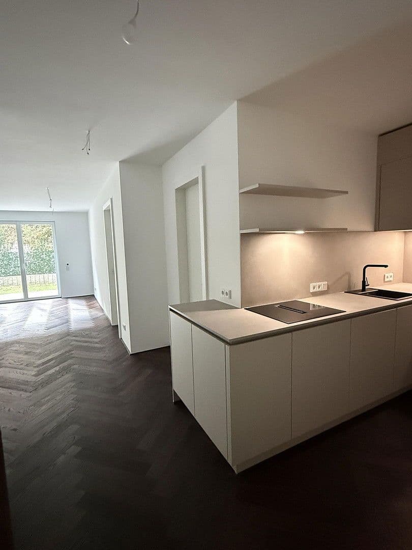Prenájom bytu 2-izbový 68 m², Fürstenackerstraße 42, München - Solln, Bavorsko Prenájom bytu 2-izbový 68 m², Fürstenackerstraße 42, München - Solln, Bavorsko