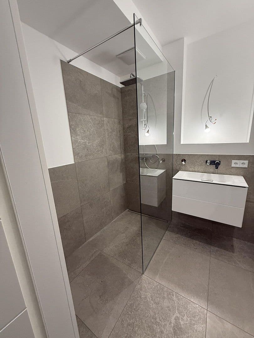 Prenájom bytu 2-izbový 68 m², Fürstenackerstraße 42, München - Solln, Bavorsko Prenájom bytu 2-izbový 68 m², Fürstenackerstraße 42, München - Solln, Bavorsko