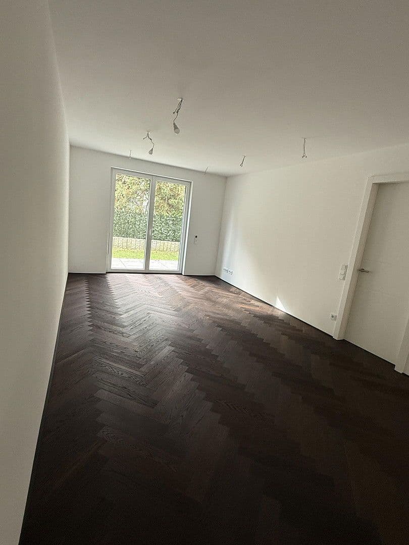 Prenájom bytu 2-izbový 68 m², Fürstenackerstraße 42, München - Solln, Bavorsko Prenájom bytu 2-izbový 68 m², Fürstenackerstraße 42, München - Solln, Bavorsko