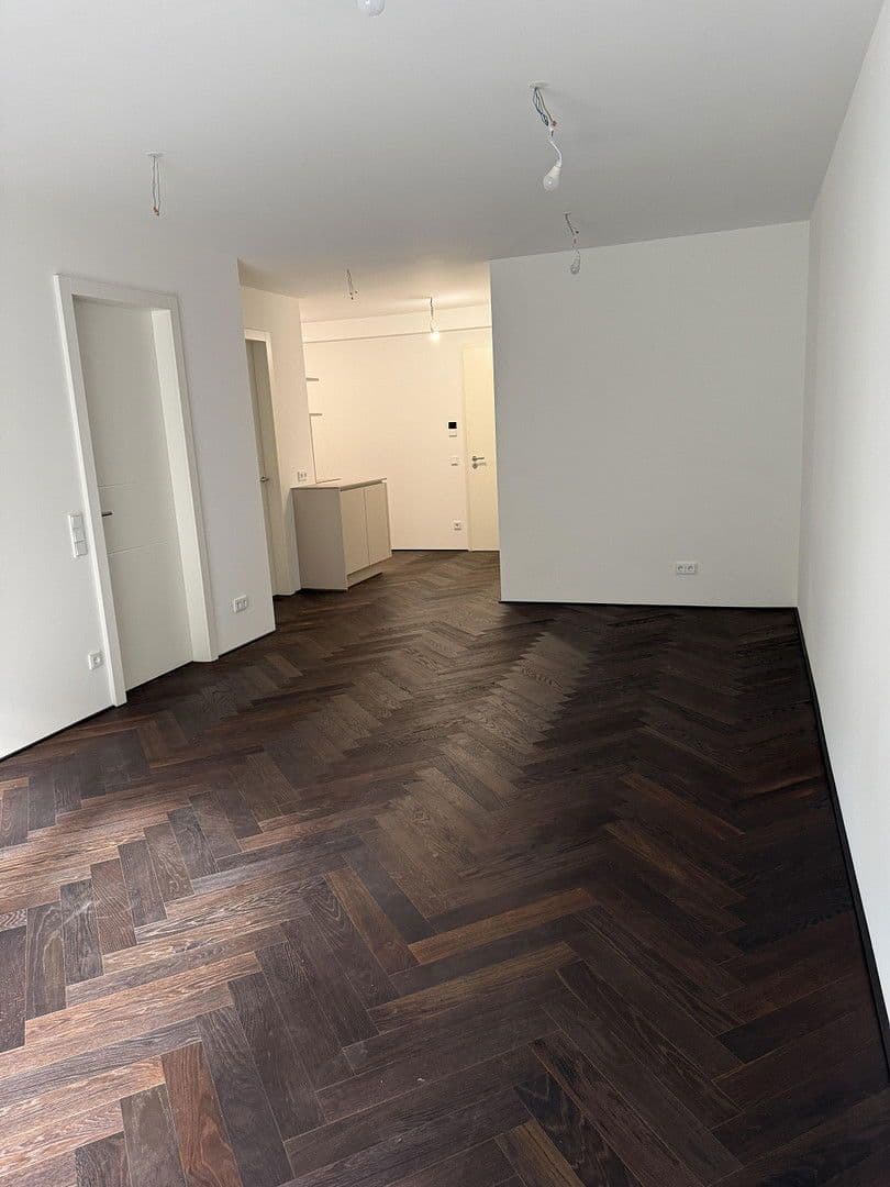 Prenájom bytu 2-izbový 68 m², Fürstenackerstraße 42, München - Solln, Bavorsko Prenájom bytu 2-izbový 68 m², Fürstenackerstraße 42, München - Solln, Bavorsko