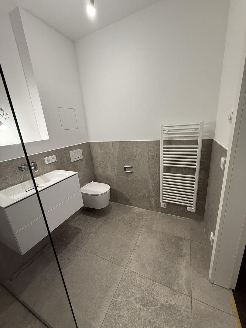 Prenájom bytu 2-izbový 68 m², Fürstenackerstraße 42, München - Solln, Bavorsko Prenájom bytu 2-izbový 68 m², Fürstenackerstraße 42, München - Solln, Bavorsko