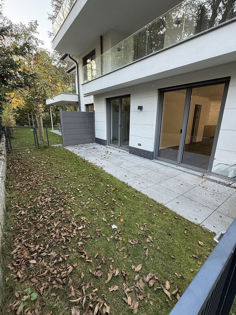 Prenájom bytu 2-izbový 68 m², Fürstenackerstraße 42, München - Solln, Bavorsko Prenájom bytu 2-izbový 68 m², Fürstenackerstraße 42, München - Solln, Bavorsko