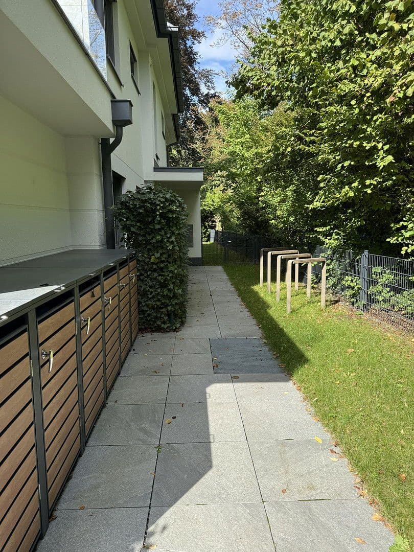 Prenájom bytu 2-izbový 68 m², Fürstenackerstraße 42, München - Solln, Bavorsko Prenájom bytu 2-izbový 68 m², Fürstenackerstraße 42, München - Solln, Bavorsko