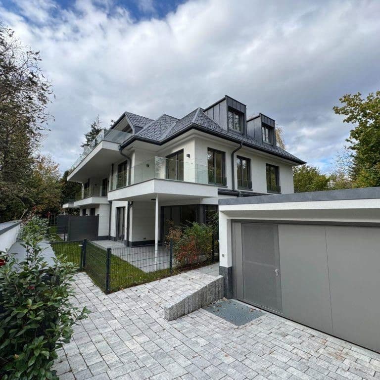 Prenájom bytu 2-izbový 68 m², Fürstenackerstraße 42, München - Solln, Bavorsko Prenájom bytu 2-izbový 68 m², Fürstenackerstraße 42, München - Solln, Bavorsko