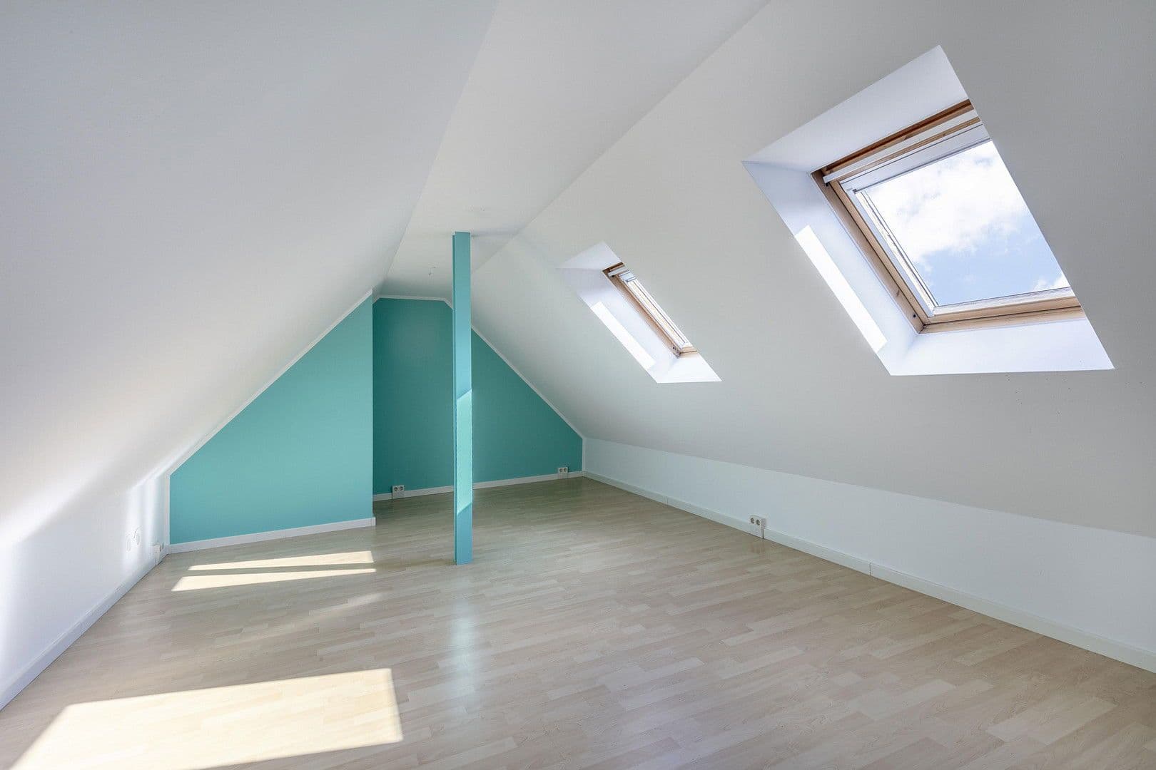 Predaj bytu 2-izbový 83 m², Neusserstr. 388, Köln, Severné Porýnie - Westfálsko Predaj bytu 2-izbový 83 m², Neusserstr. 388, Köln, Severné Porýnie - Westfálsko