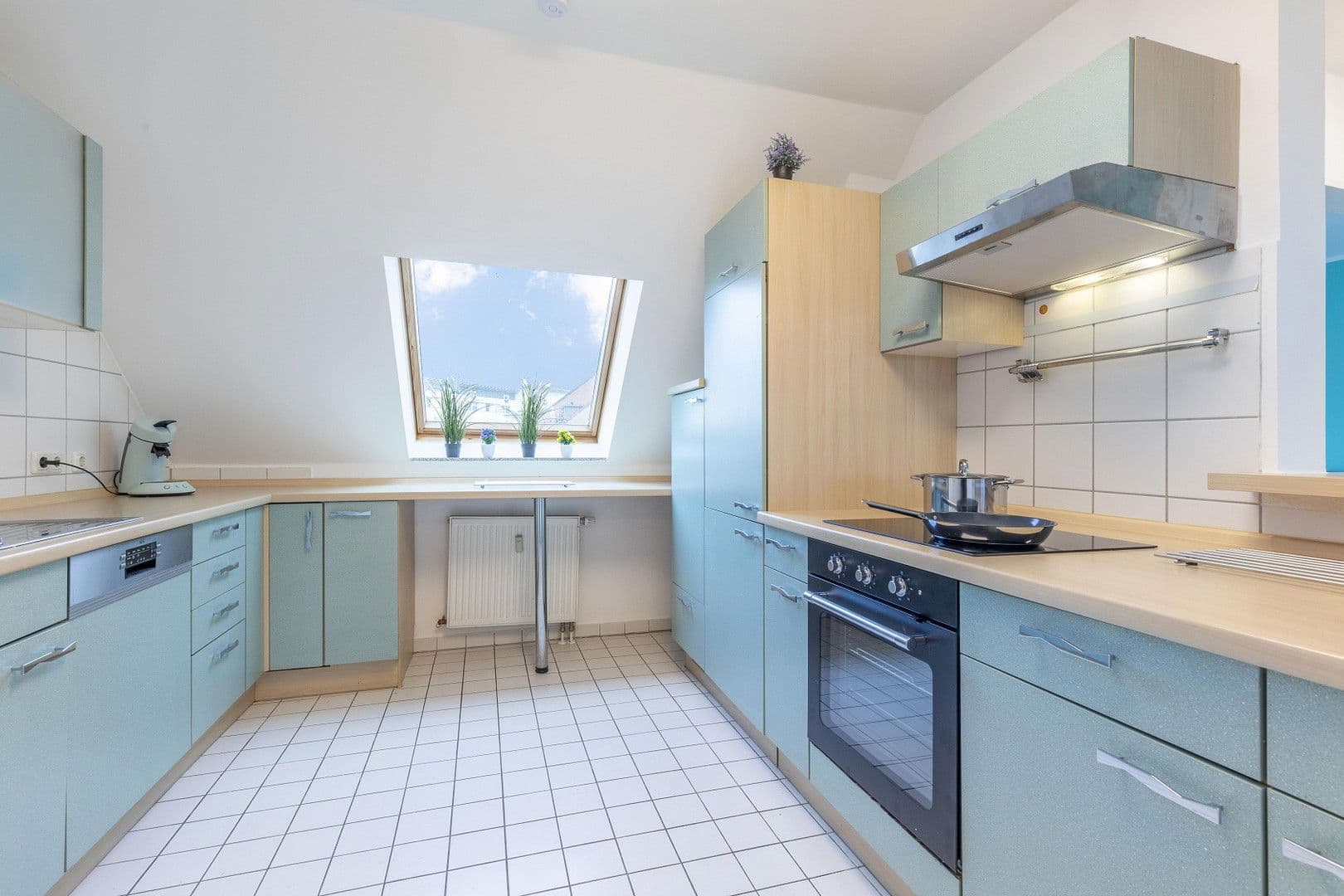 Predaj bytu 2-izbový 83 m², Neusserstr. 388, Köln, Severné Porýnie - Westfálsko Predaj bytu 2-izbový 83 m², Neusserstr. 388, Köln, Severné Porýnie - Westfálsko