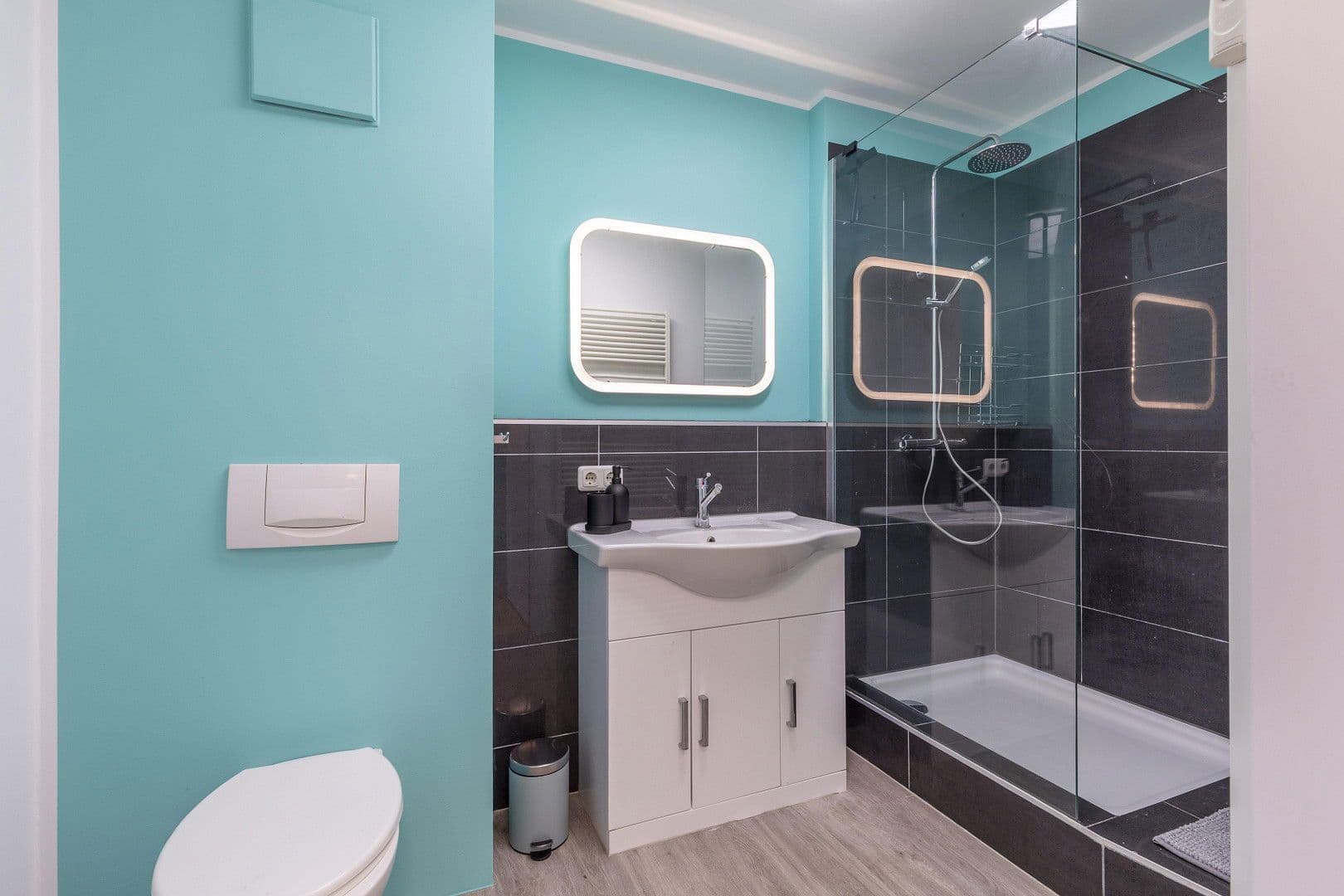 Predaj bytu 2-izbový 83 m², Neusserstr. 388, Köln, Severné Porýnie - Westfálsko Predaj bytu 2-izbový 83 m², Neusserstr. 388, Köln, Severné Porýnie - Westfálsko