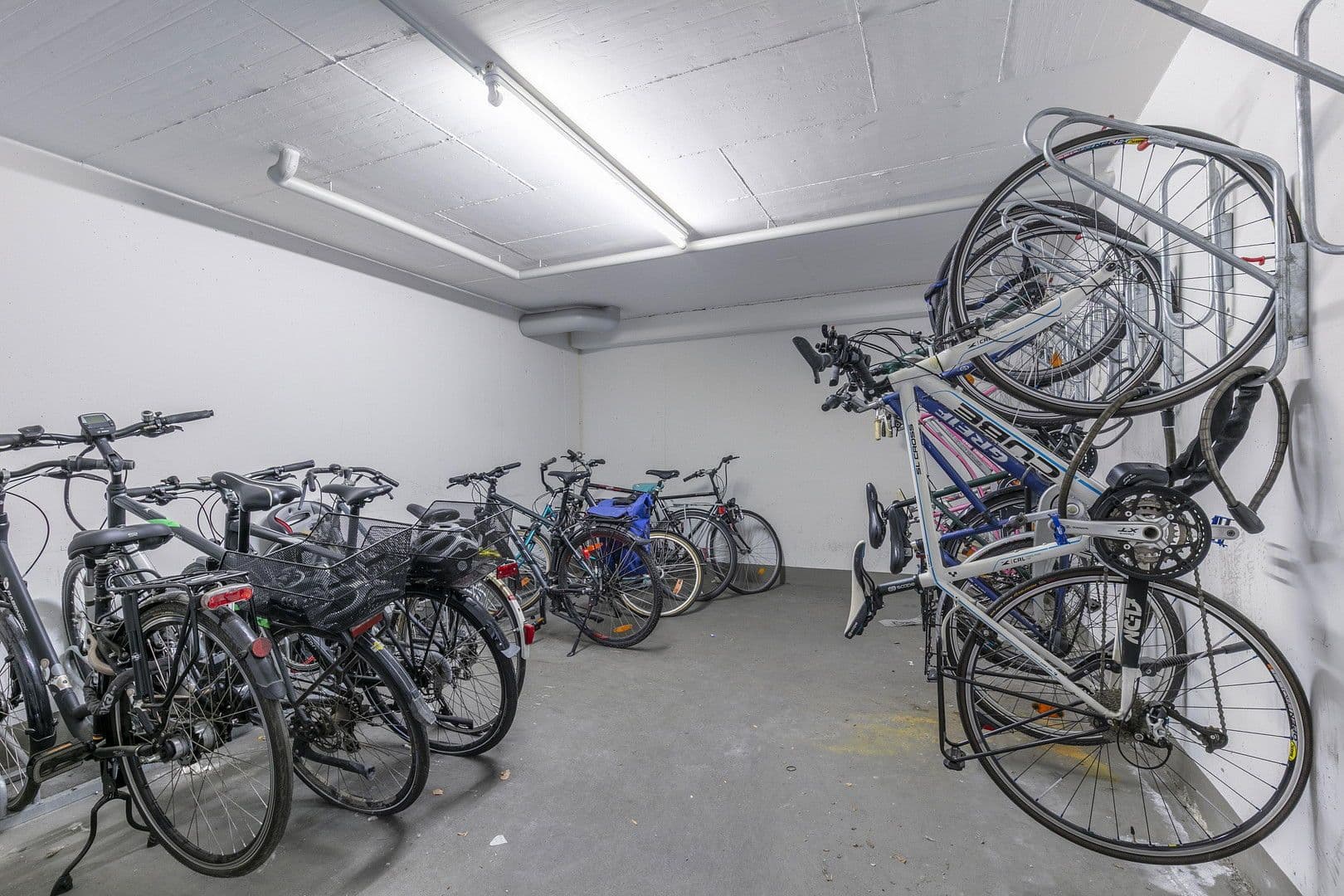 Predaj bytu 2-izbový 83 m², Neusserstr. 388, Köln, Severné Porýnie - Westfálsko Predaj bytu 2-izbový 83 m², Neusserstr. 388, Köln, Severné Porýnie - Westfálsko