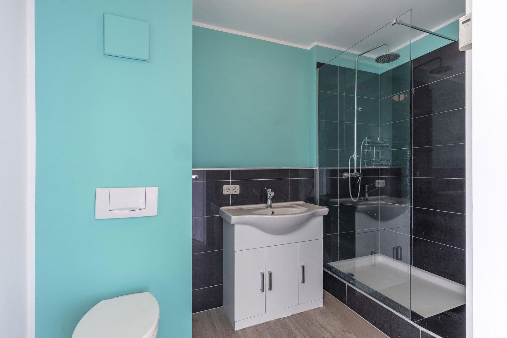 Predaj bytu 2-izbový 83 m², Neusserstr. 388, Köln, Severné Porýnie - Westfálsko Predaj bytu 2-izbový 83 m², Neusserstr. 388, Köln, Severné Porýnie - Westfálsko