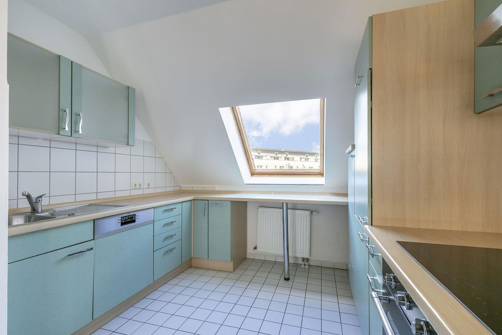 Predaj bytu 2-izbový 83 m², Neusserstr. 388, Köln, Severné Porýnie - Westfálsko Predaj bytu 2-izbový 83 m², Neusserstr. 388, Köln, Severné Porýnie - Westfálsko