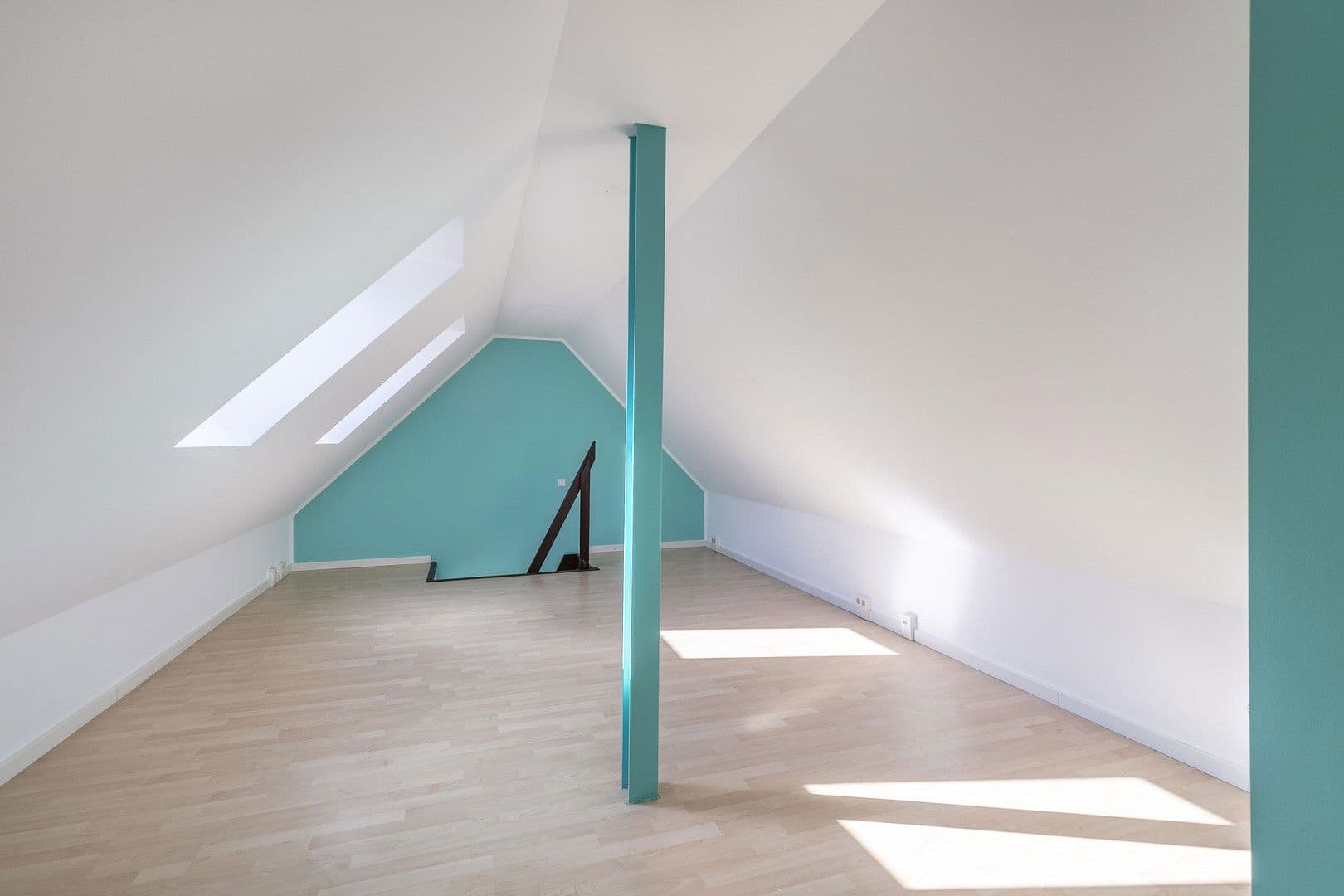 Predaj bytu 2-izbový 83 m², Neusserstr. 388, Köln, Severné Porýnie - Westfálsko Predaj bytu 2-izbový 83 m², Neusserstr. 388, Köln, Severné Porýnie - Westfálsko