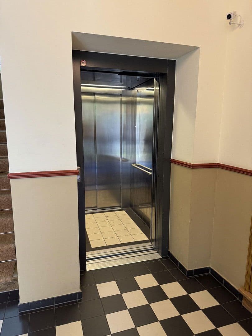 Predaj bytu 4-izbový 163 m², Berlin, Berlín Predaj bytu 4-izbový 163 m², Berlin, Berlín