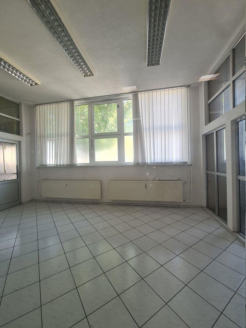 Prenájom nebytového priestoru 390 m², Stockach, Bádensko-Wurttembersko Prenájom nebytového priestoru 390 m², Stockach, Bádensko-Wurttembersko