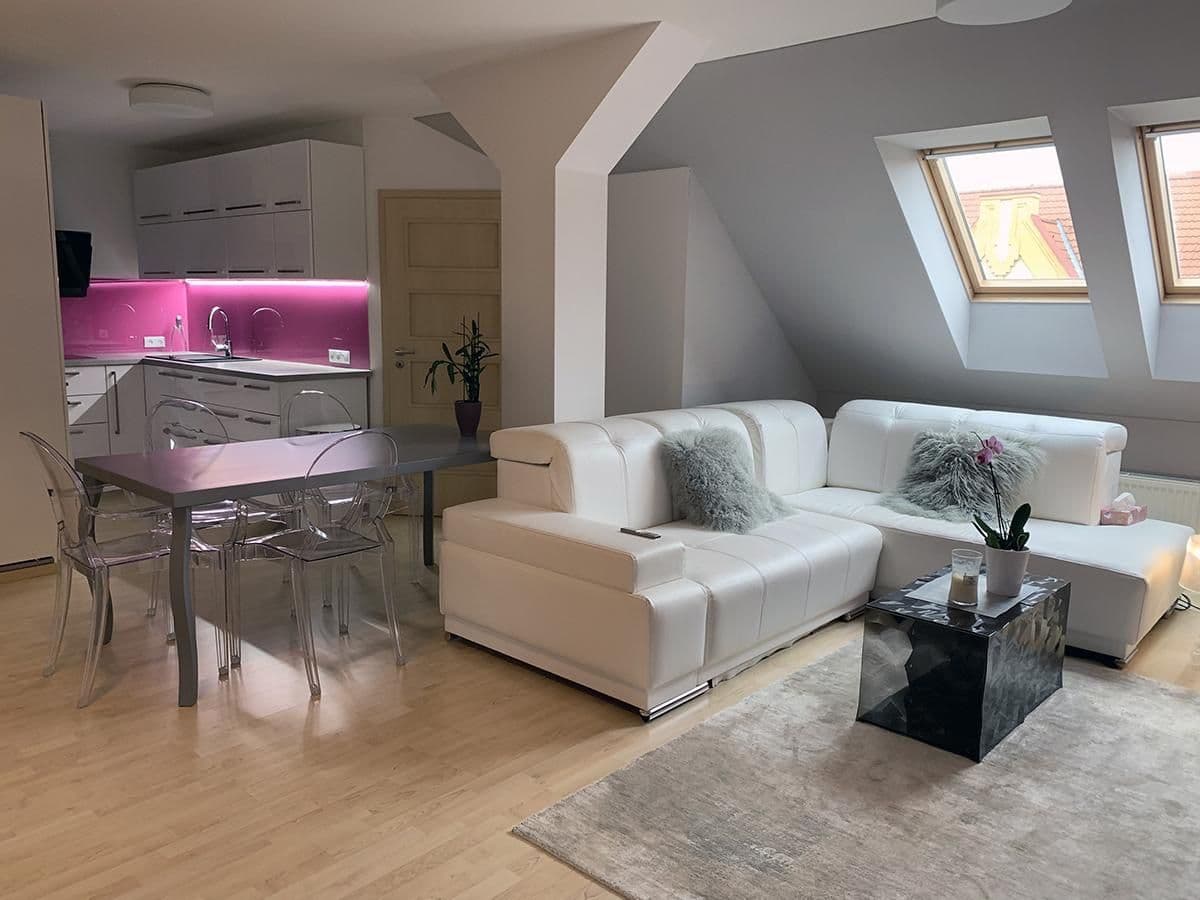 Predaj bytu 4-izbový 115 m², Plzeňská, Králův Dvůr, Středočeský kraj Predaj bytu 4-izbový 115 m², Plzeňská, Králův Dvůr, Středočeský kraj