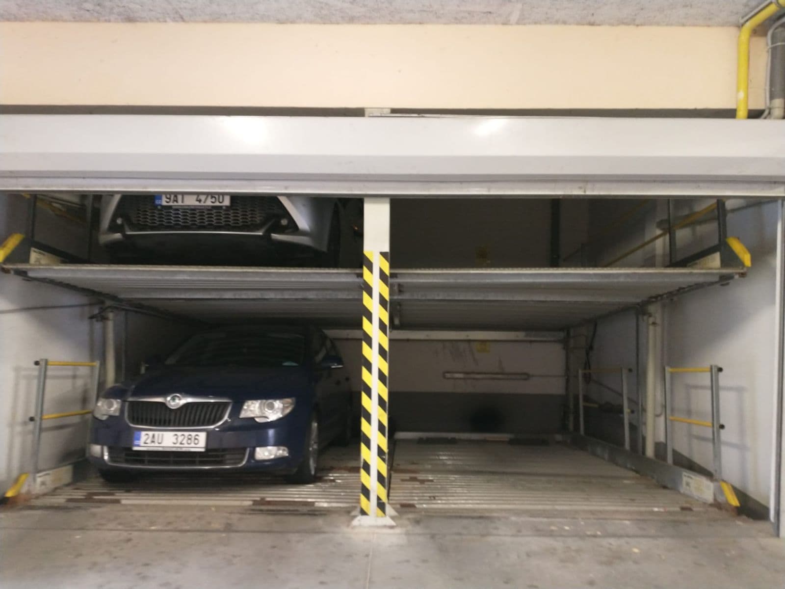 Prenájom garáže 16 m², Za černým mostem, Praha, Praha Prenájom garáže 16 m², Za černým mostem, Praha, Praha