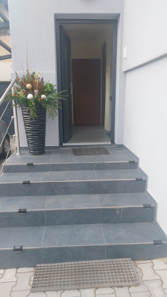 Prenájom bytu 3-izbový 76 m², Vilsnická, Děčín, Ústecký kraj Prenájom bytu 3-izbový 76 m², Vilsnická, Děčín, Ústecký kraj