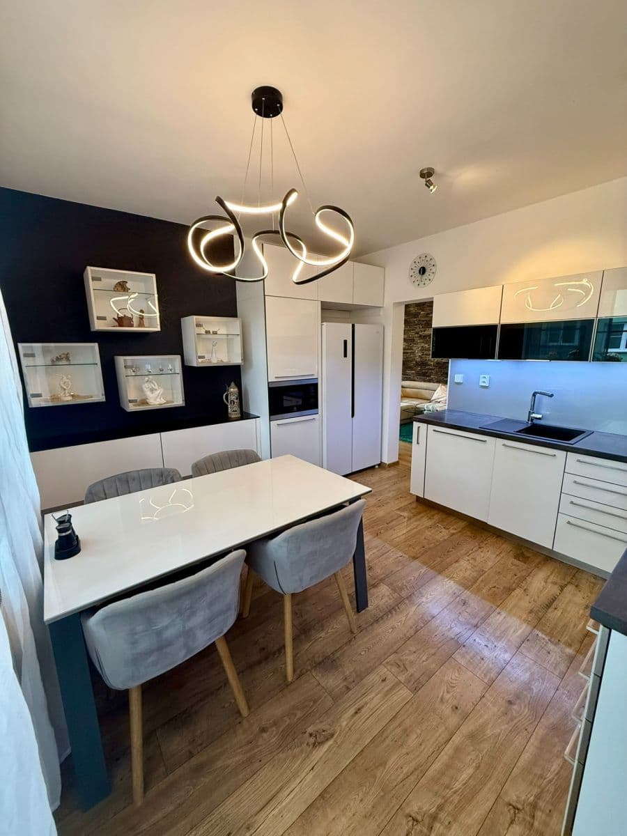 Predaj bytu 3-izbový 100 m², Nádvorní, Liberec, Liberecký kraj Predaj bytu 3-izbový 100 m², Nádvorní, Liberec, Liberecký kraj