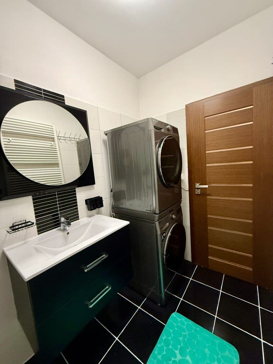 Predaj bytu 3-izbový 100 m², Nádvorní, Liberec, Liberecký kraj Predaj bytu 3-izbový 100 m², Nádvorní, Liberec, Liberecký kraj