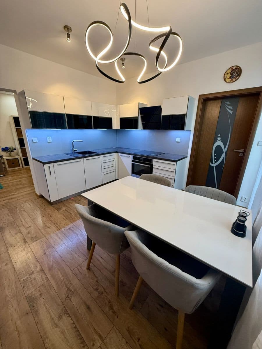 Predaj bytu 3-izbový 100 m², Nádvorní, Liberec, Liberecký kraj Predaj bytu 3-izbový 100 m², Nádvorní, Liberec, Liberecký kraj