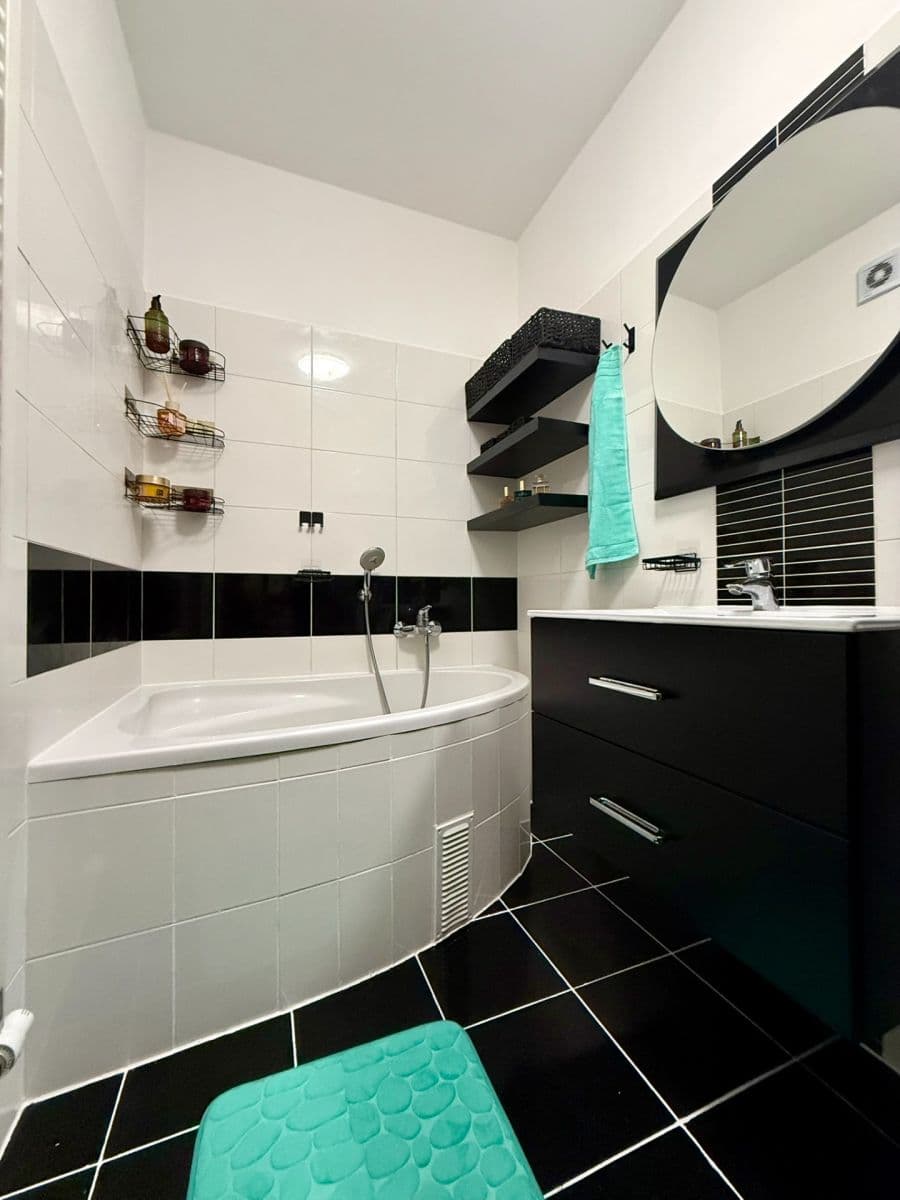 Predaj bytu 3-izbový 100 m², Nádvorní, Liberec, Liberecký kraj Predaj bytu 3-izbový 100 m², Nádvorní, Liberec, Liberecký kraj