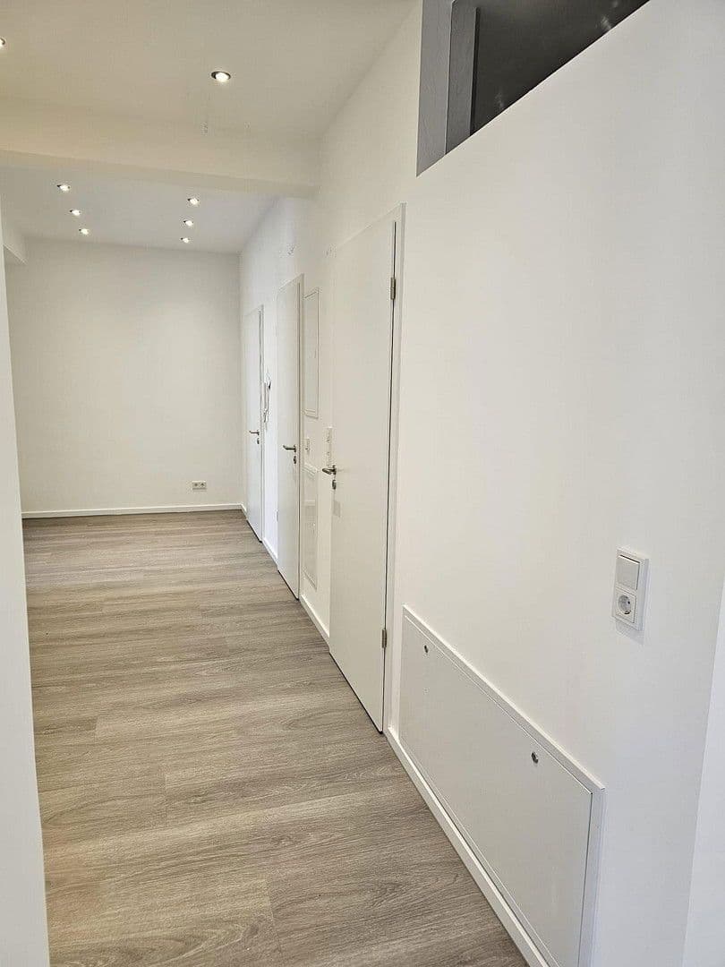 Prenájom bytu 3-izbový 105 m², Haupstraße 221, Bergisch Gladbach, Severné Porýnie - Westfálsko Prenájom bytu 3-izbový 105 m², Haupstraße 221, Bergisch Gladbach, Severné Porýnie - Westfálsko