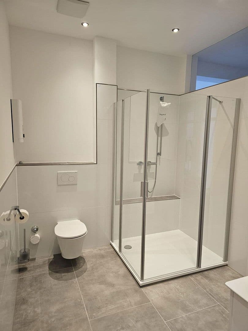 Prenájom bytu 3-izbový 105 m², Haupstraße 221, Bergisch Gladbach, Severné Porýnie - Westfálsko Prenájom bytu 3-izbový 105 m², Haupstraße 221, Bergisch Gladbach, Severné Porýnie - Westfálsko