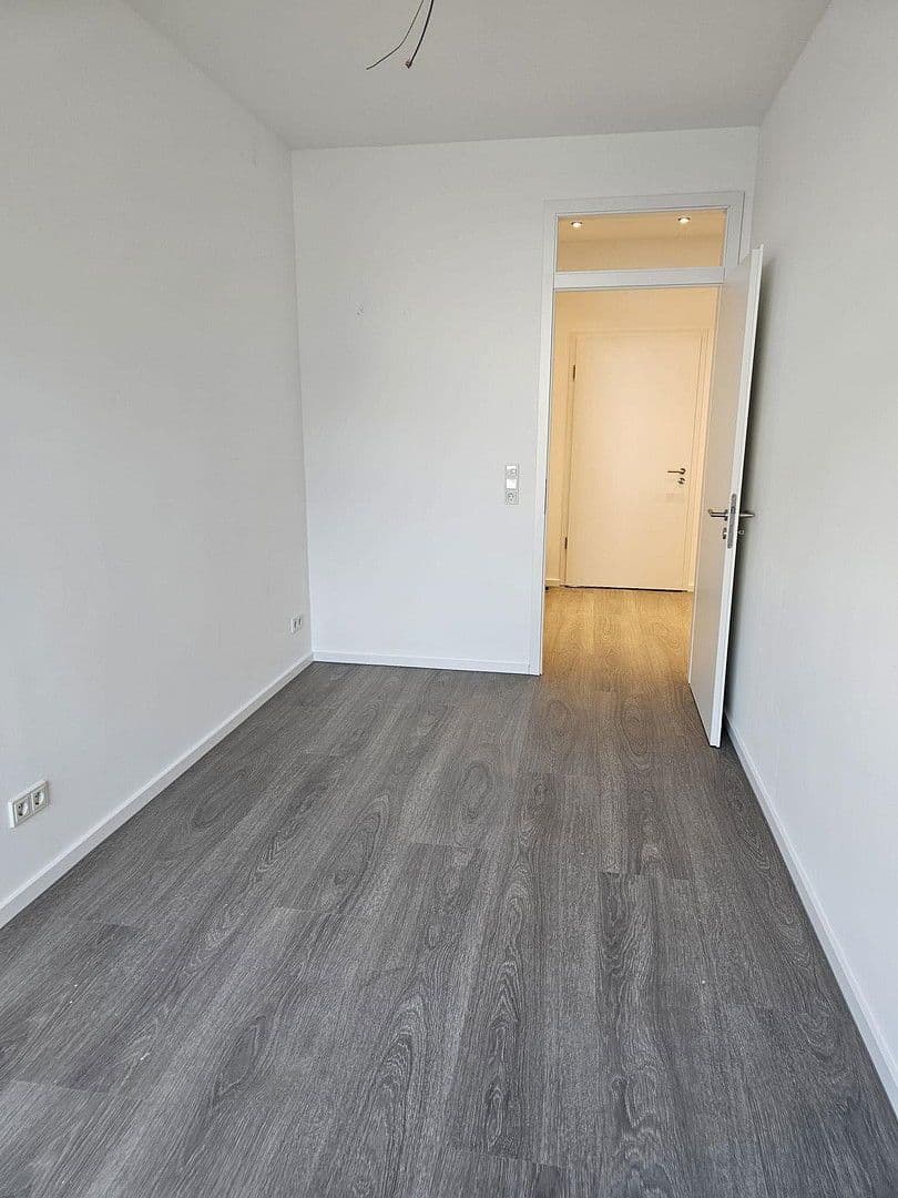 Prenájom bytu 3-izbový 105 m², Haupstraße 221, Bergisch Gladbach, Severné Porýnie - Westfálsko Prenájom bytu 3-izbový 105 m², Haupstraße 221, Bergisch Gladbach, Severné Porýnie - Westfálsko
