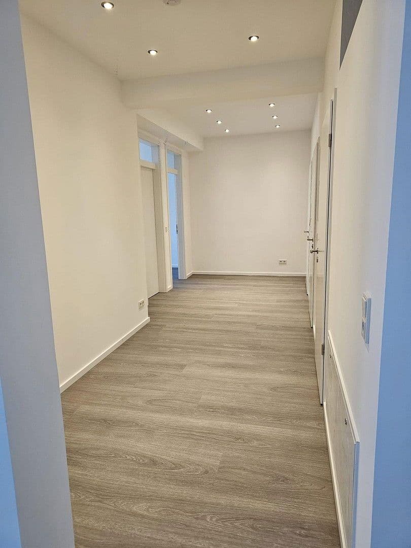 Prenájom bytu 3-izbový 105 m², Haupstraße 221, Bergisch Gladbach, Severné Porýnie - Westfálsko Prenájom bytu 3-izbový 105 m², Haupstraße 221, Bergisch Gladbach, Severné Porýnie - Westfálsko