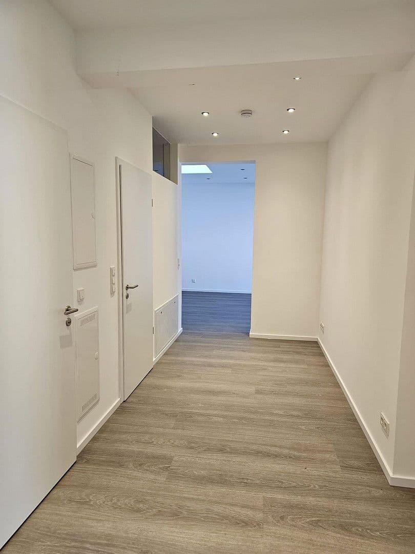 Prenájom bytu 3-izbový 105 m², Haupstraße 221, Bergisch Gladbach, Severné Porýnie - Westfálsko Prenájom bytu 3-izbový 105 m², Haupstraße 221, Bergisch Gladbach, Severné Porýnie - Westfálsko