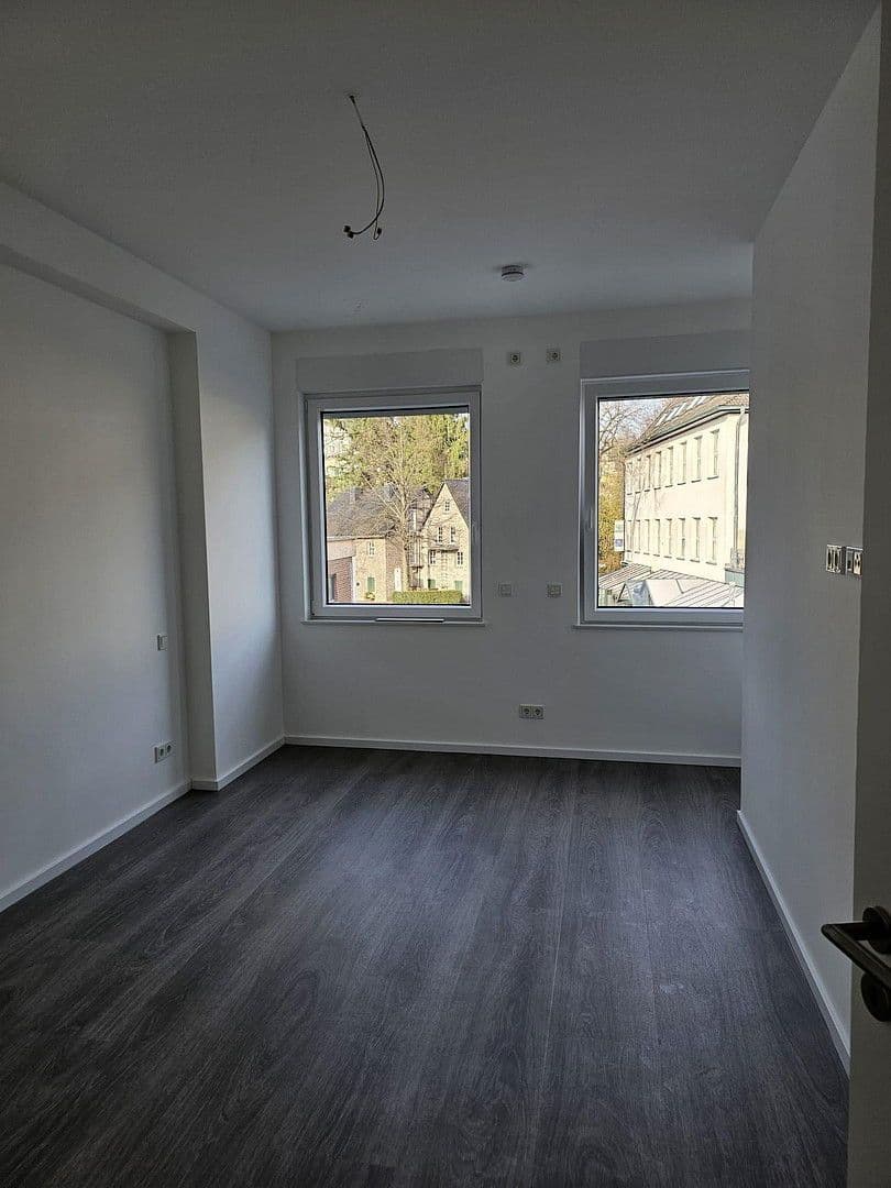 Prenájom bytu 3-izbový 105 m², Haupstraße 221, Bergisch Gladbach, Severné Porýnie - Westfálsko Prenájom bytu 3-izbový 105 m², Haupstraße 221, Bergisch Gladbach, Severné Porýnie - Westfálsko