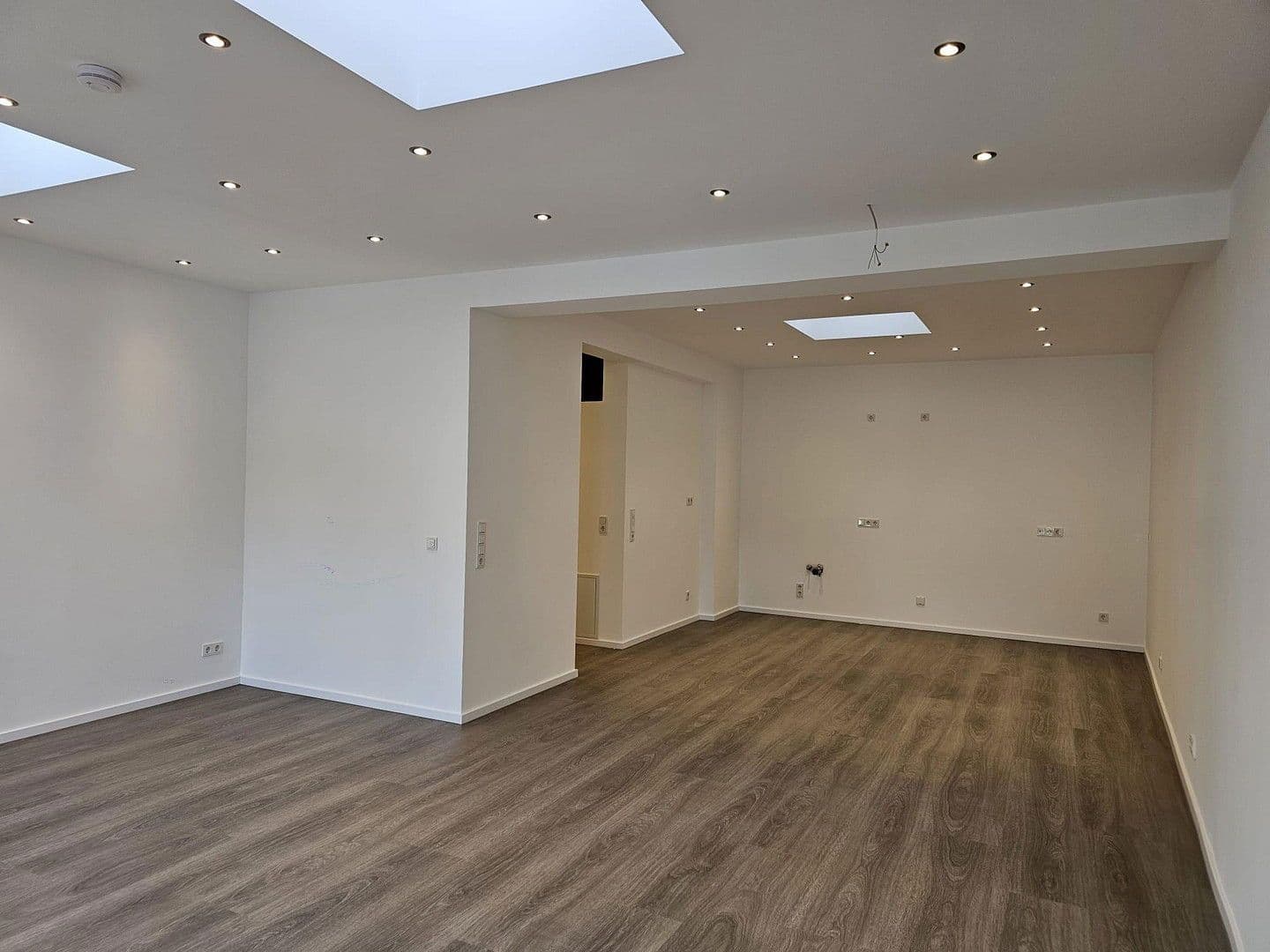 Prenájom bytu 3-izbový 105 m², Haupstraße 221, Bergisch Gladbach, Severné Porýnie - Westfálsko Prenájom bytu 3-izbový 105 m², Haupstraße 221, Bergisch Gladbach, Severné Porýnie - Westfálsko